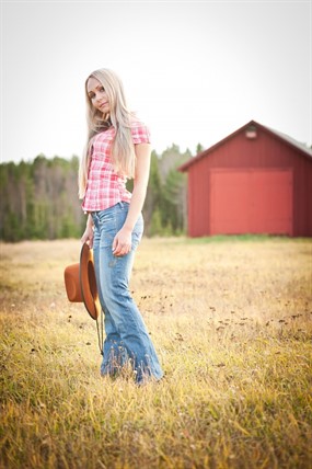 清新牧场美女图片